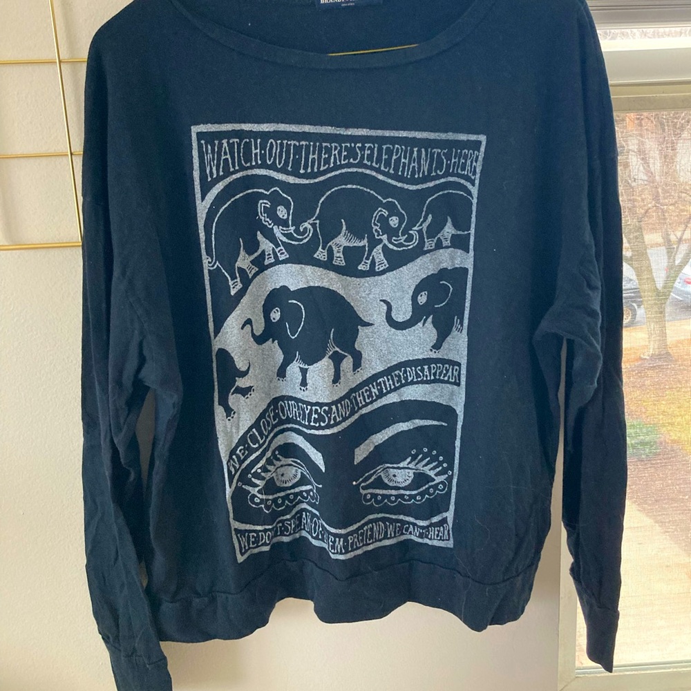 Brandy Melville elephant graphic tee